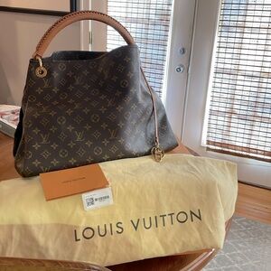 Louis Vuitton Artsy MM